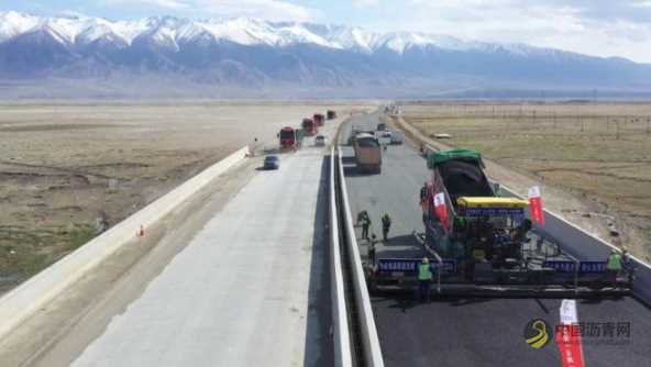 G575大河镇至巴里坤县城道路预计5月底完成右幅沥青摊铺 沥青网,sinoasphalt.com