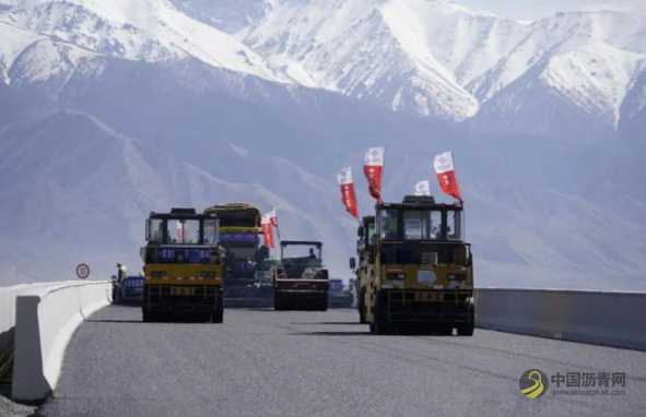 G575大河镇至巴里坤县城道路预计5月底完成右幅沥青摊铺 沥青网,sinoasphalt.com