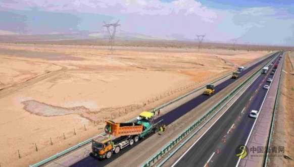 无人机“穿针引线”,新疆新路养护集团一洲路桥公司为智慧安全施工增加“助推剂” 沥青网,sinoasphalt.com