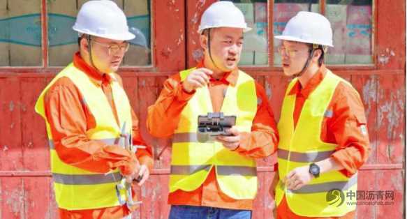 无人机“穿针引线”,新疆新路养护集团一洲路桥公司为智慧安全施工增加“助推剂” 沥青网,sinoasphalt.com