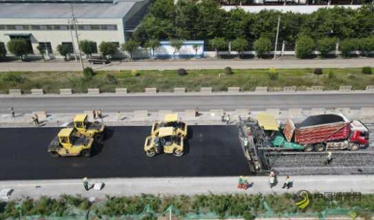 中建八局南宾公路项目五分部一期工程沥青下面层首件顺利摊铺完成 沥青网,sinoasphalt.com