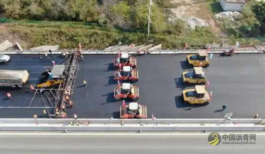 长深扩建项目沥青中面层试验段摊铺顺利完成 沥青网，sinoasphalt.com