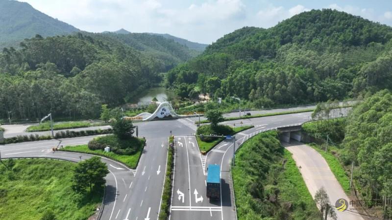 超养眼！这里的公路太太太美了！ 沥青网，sinoasphalt.com