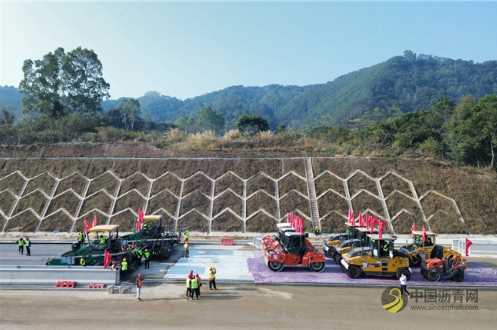 中铁十局承建阳信高速公路沥青下面层试验段顺利摊铺 沥青网，sinoasphalt.com