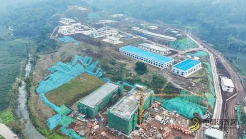 中铁五局路桥公司雅化项目提前40天完成沥青摊铺 沥青网，sinoasphalt.com