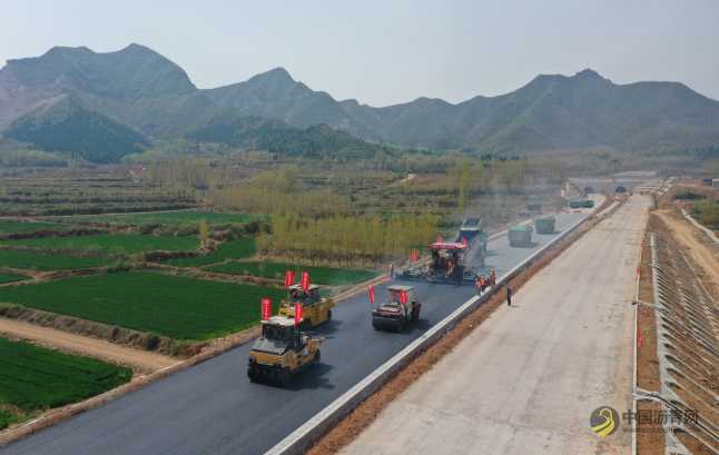 沿太行山高速公路西延YXTJ-2标段沥青下面层试验段顺利铺筑 沥青网，sinoasphalt.com