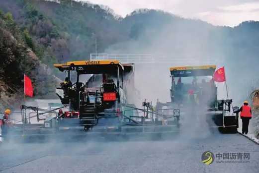 康略高速路面项目(一期通车段)沥青上面层铺筑完成 沥青网,sinoasphalt.com
