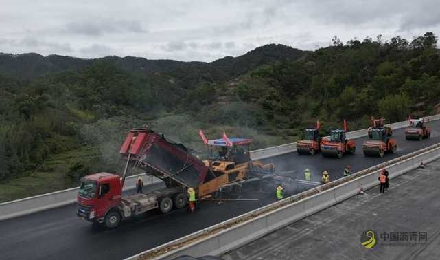 中铁十局阳信高速面项目沥青下面层全部完成 沥青网，sinoasphalt.com