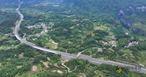 贵平高速路面4标建设步入冲刺阶段 沥青网，sinoasphalt.com