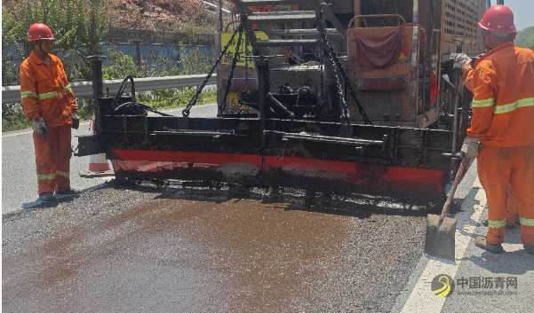 科技赋能道路养护！江綦高速超粘磨耗层工艺打造智慧交通新样板 沥青网，sinoasphalt.com