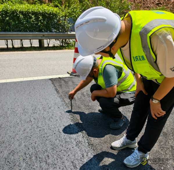 科技赋能道路养护！江綦高速超粘磨耗层工艺打造智慧交通新样板 沥青网，sinoasphalt.com