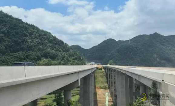 安盘高速APTJ-11标段6座桥梁T梁架设任务圆满完成 沥青网，sinoasphalt.com