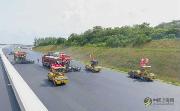 扬州交通 | 仪禄高速公路沥青摊铺基本完成 沥青网,sinoasphalt.com