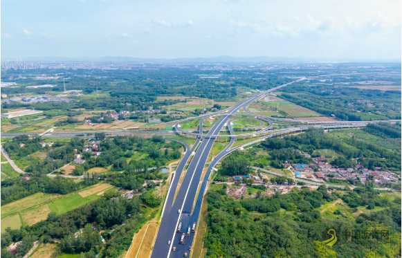 扬州交通 | 仪禄高速公路沥青摊铺基本完成 沥青网,sinoasphalt.com