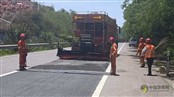 科技赋能道路养护！江綦高速超粘磨耗层工艺打造智慧交通新样板